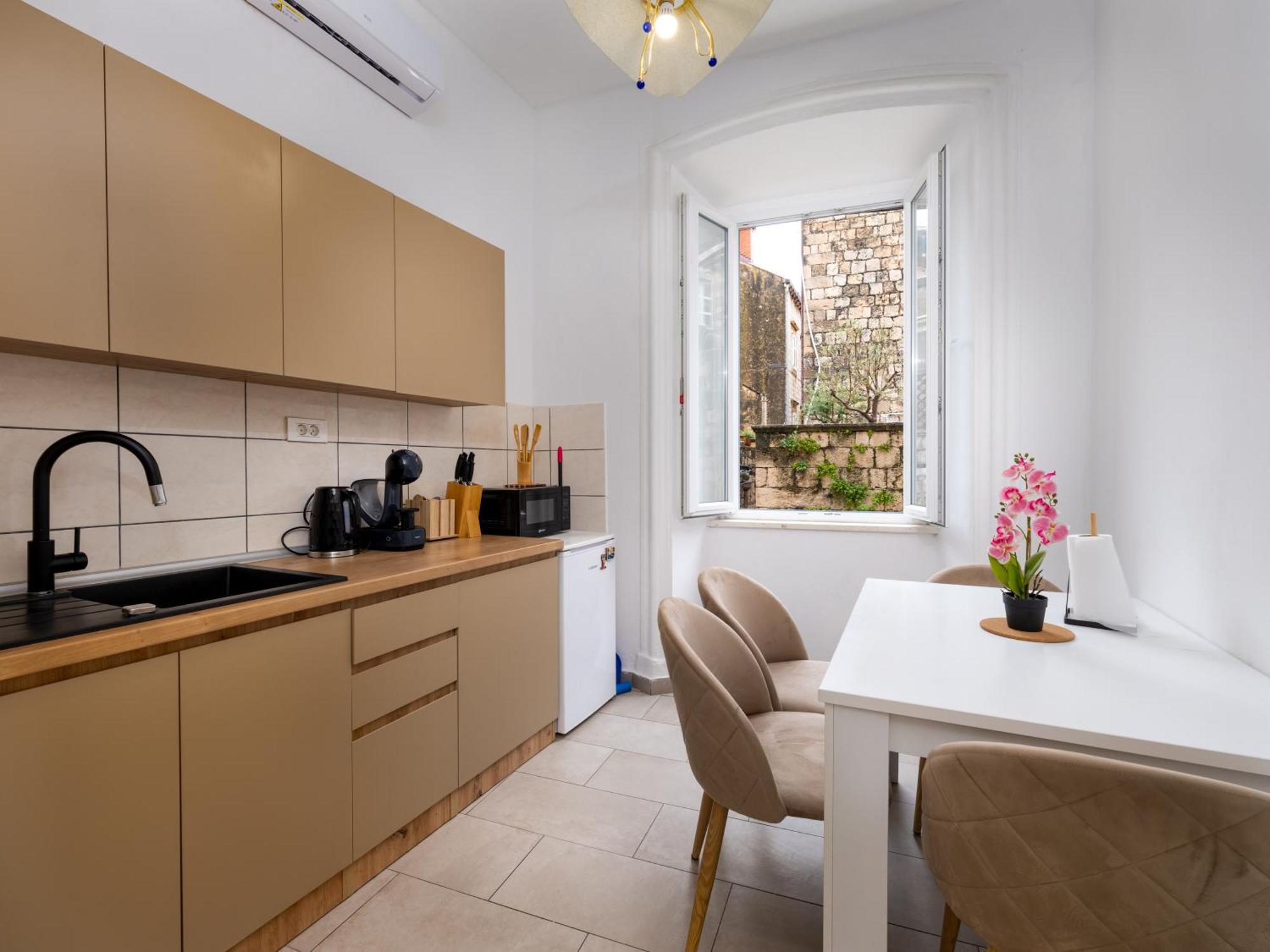 Tinel Apartment *