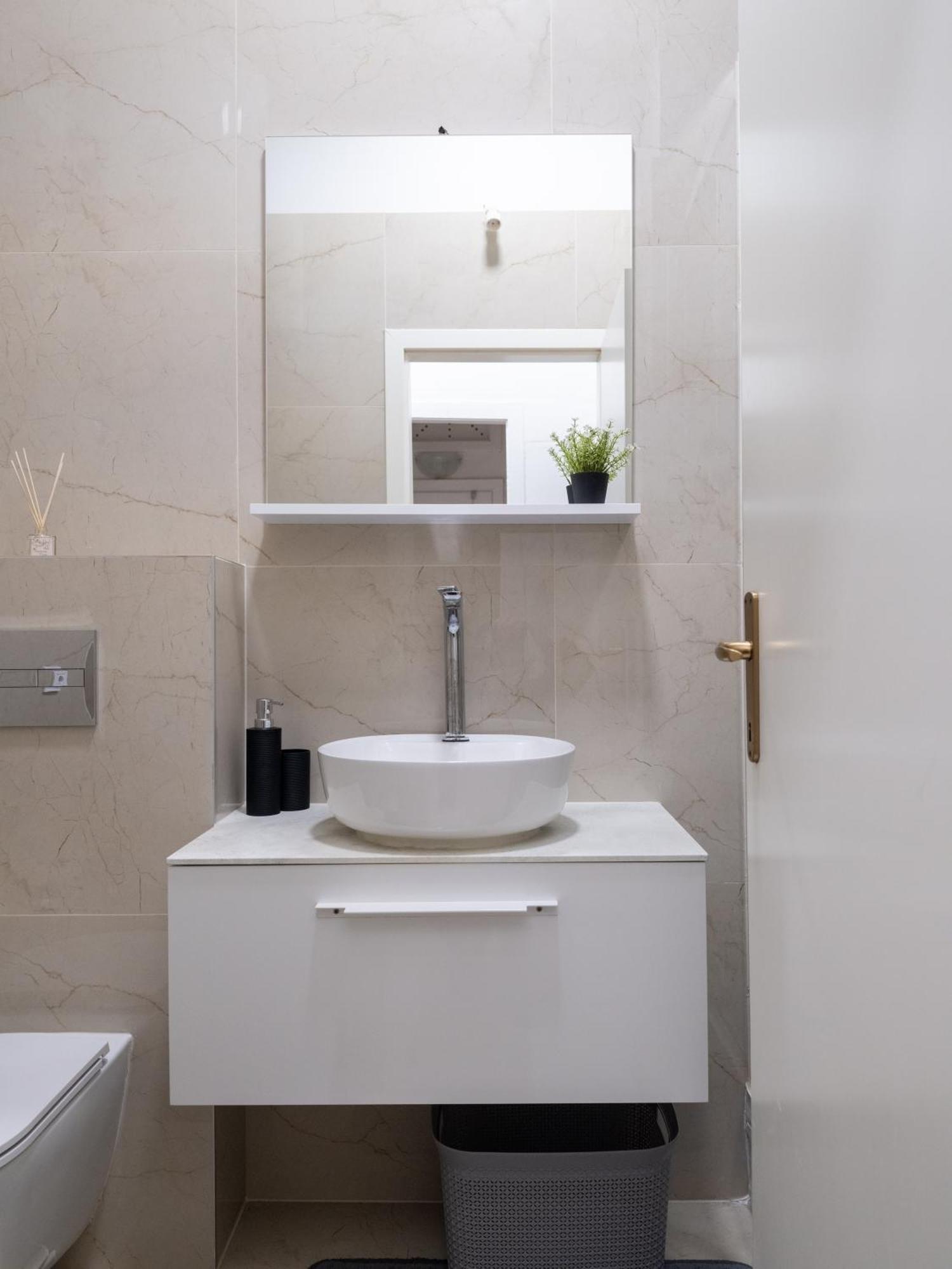 Tinel Apartment